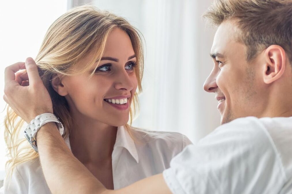 feliz casal apaixonado